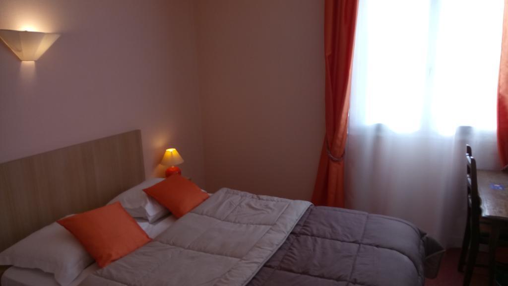 לוסאק-לה-שאטו Hotel Montespan מראה חיצוני תמונה